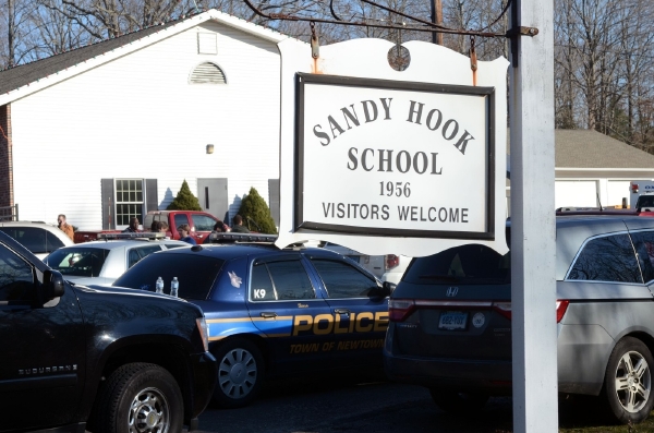 Masakr se odehrál na základní škole Sandy Hook. Masakr se odehrál na základní škole Sandy Hook.